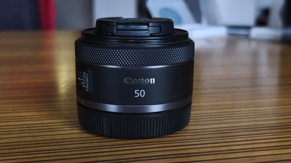 Canon EOS R50 + 2 обектива и други аксесоари