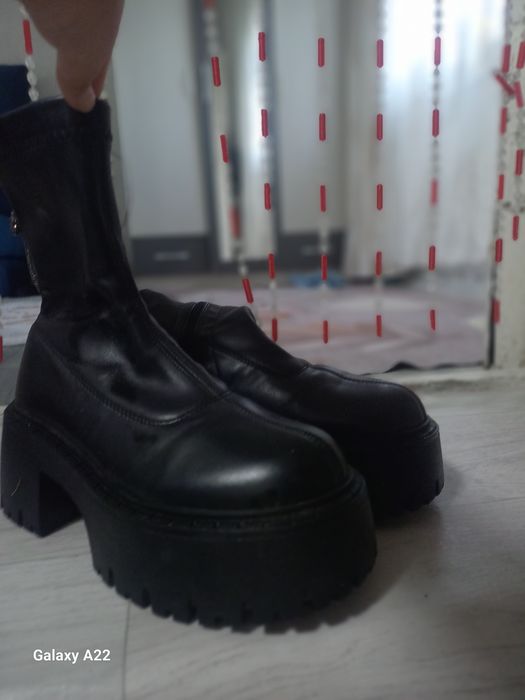 Обувь осенняя высокие подошева