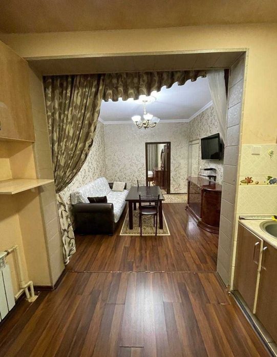 Чиланзар 7 срочно продаётся квартира 2*3/1/4