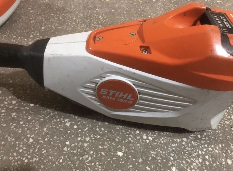 sistem combinat Stihl KMA 135 R Fabricație 2021