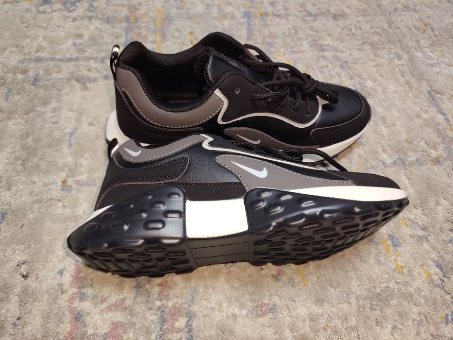 Продам новые кроссовки