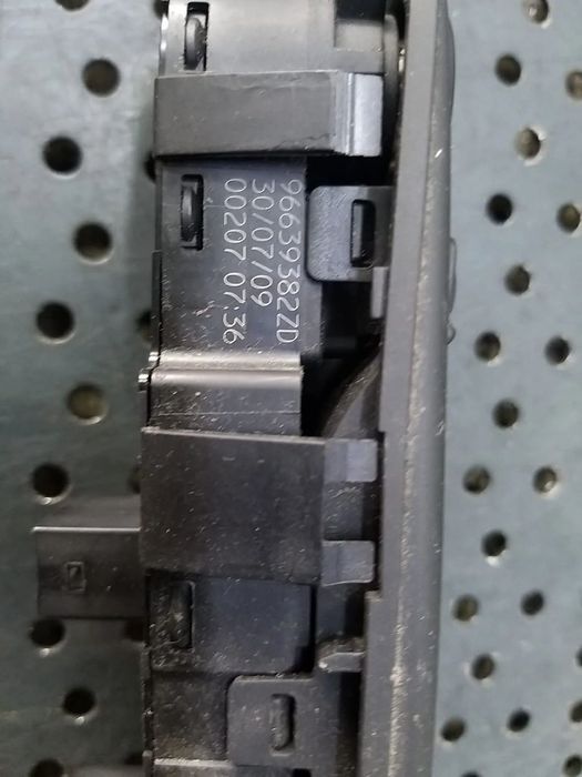 Bloc butoane geamuri oglinzi citroen c4 picasso 1 ud 96639382zd