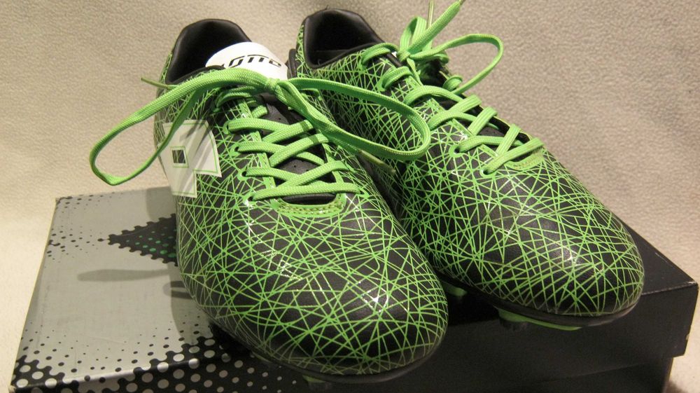 Crampoane.UMBRO.Ghete Fotbal nr 43 sau 27,5 cm.NOI