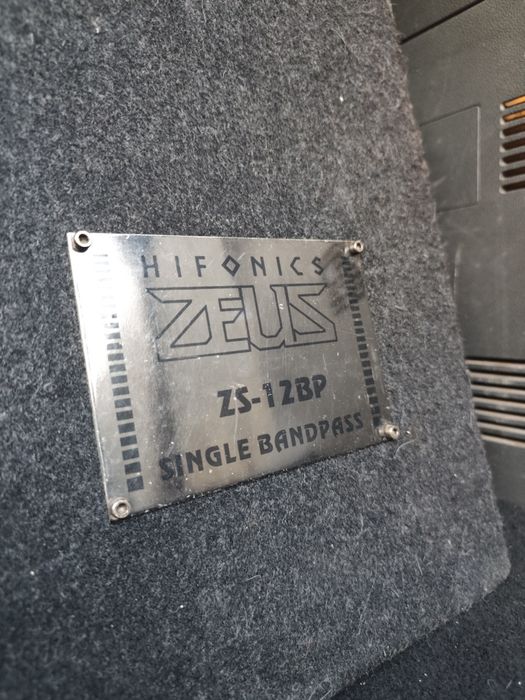 Бандпас субуфер Hifonics Zeus ZS-12BP (600W RMS / 900W Max)