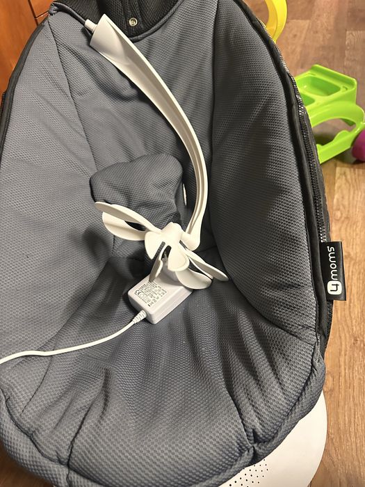 Продам качалку от 4moms