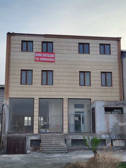 Нотурар бино сотилади