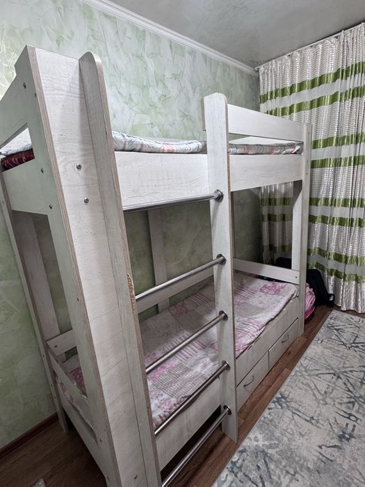Продаётся двухъярусная детская кровать