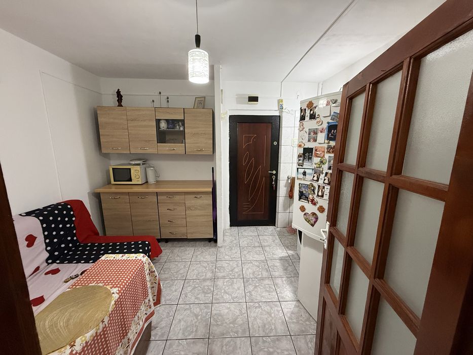Vând cameră de cămin Lapuș