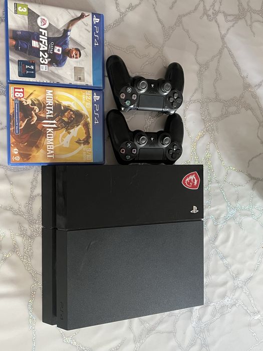 Продаю PlayStation 4