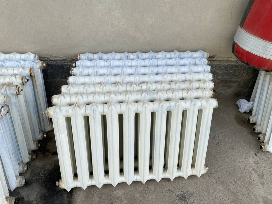 Chugun radiatorlar sotiladi