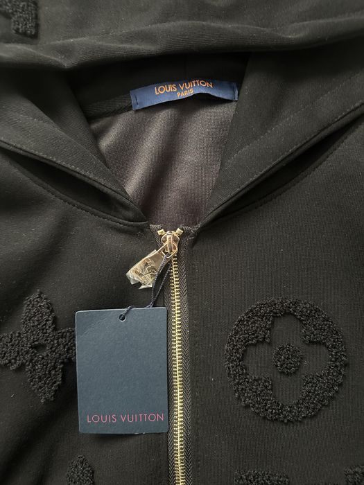 zip-up hoodie size M