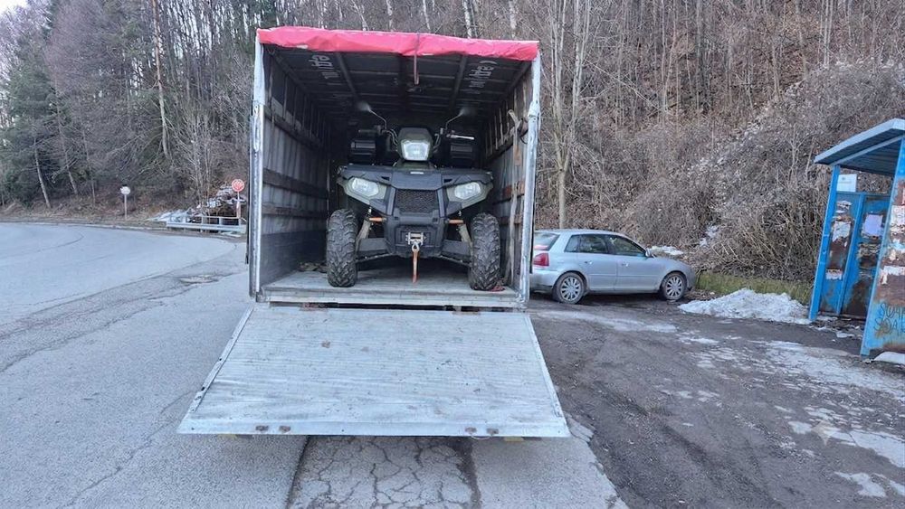 Товарен бус до 3.5 тона под наем с шофьор – Iveco с падащ борд