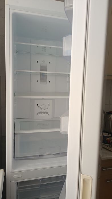 Холодильник на продажу.