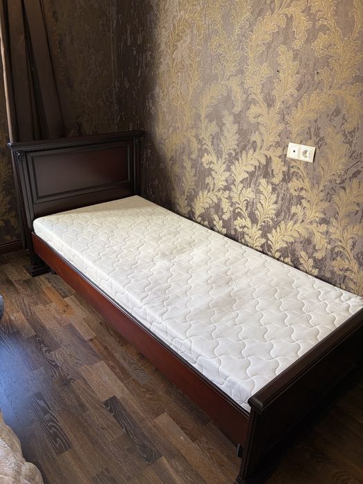 Продам кровать с матрасом в хорошие руки