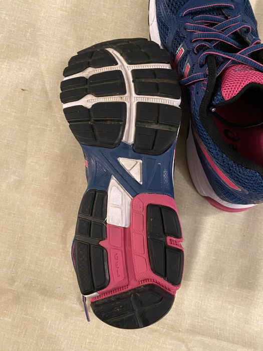 Adidasi Asics pentru alergare, dama