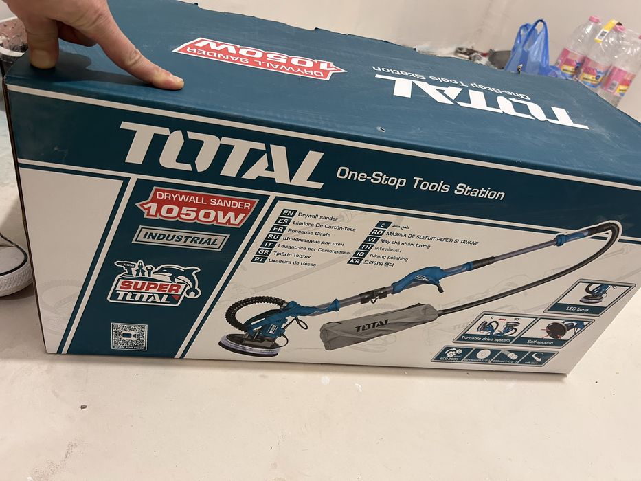 Телескопичната шлайф машина тип "жираф" Total 1050W