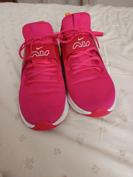 Красиви и удобни оригинални маратонкиNike