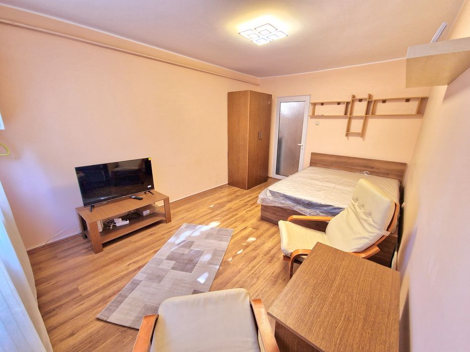 Închiriez 1 camera țiglina 1 etajul 3