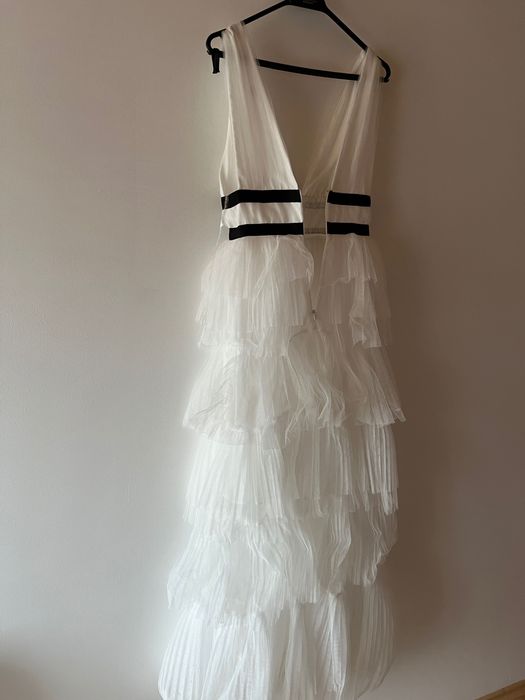 Бяла официална рокля