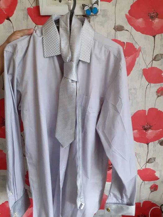 Продам костюм тройку