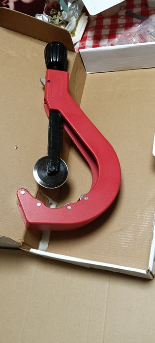 Unealtă profesionala pentru trist tevi