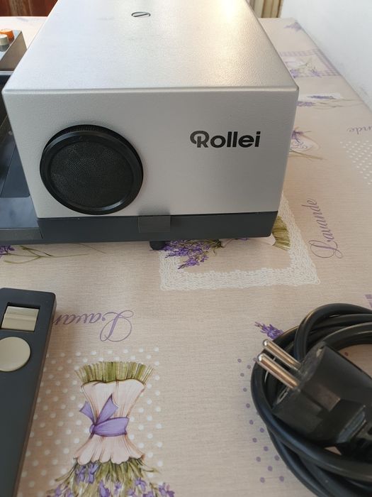 Vând Proiector de Diapozitive, Marca Rollei  P35A