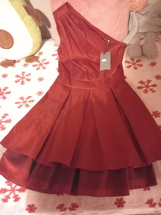 Нова,елегантна рокля р.ХС