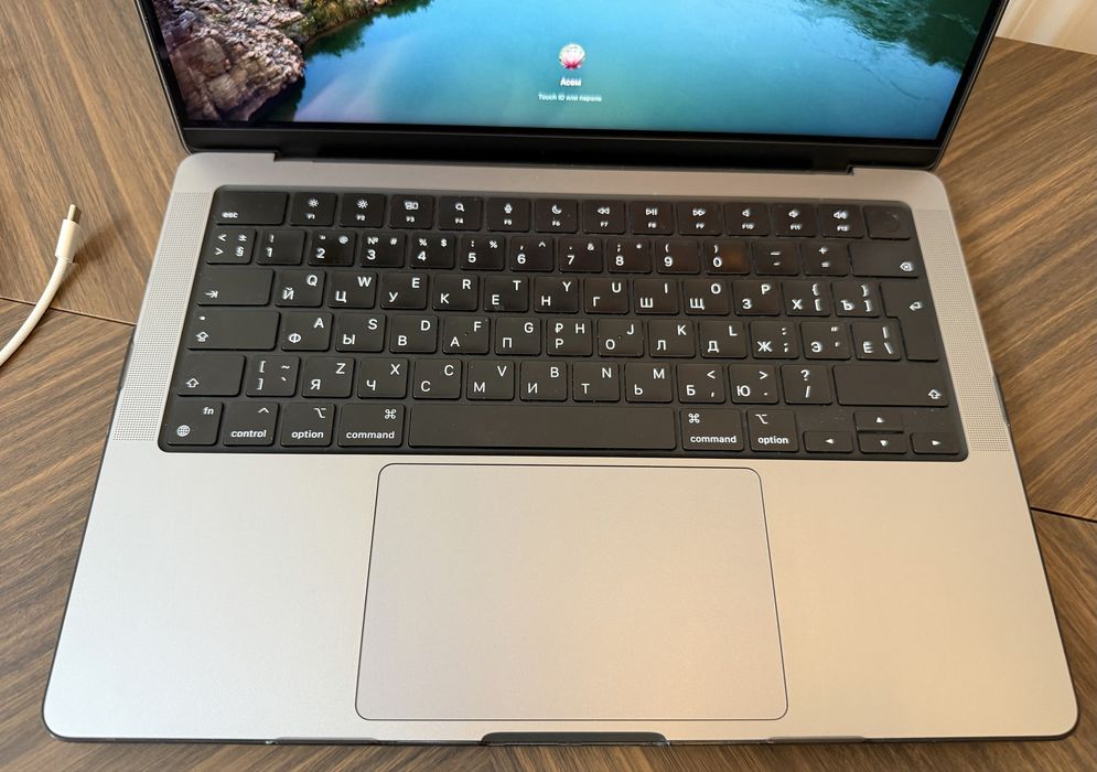 MacBook Pro 14″ M3 / 8GB / 512GB
