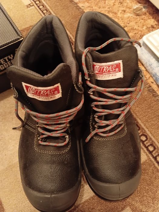 Ботинки,42,45размер летние 10тыс. Зимний 15тыс.42размер.