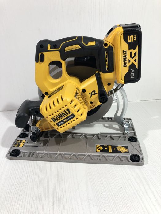 Circular Dewalt DCS 572
