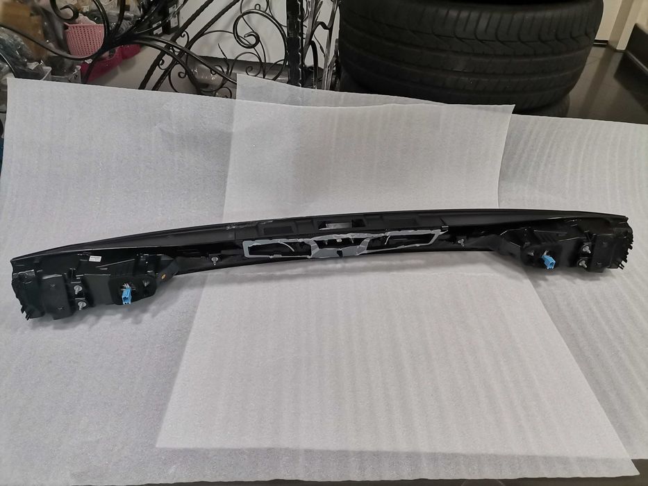 3J0945307 B C Нов Централен IQ Light Стоп VW Passat B9 Variant R Line