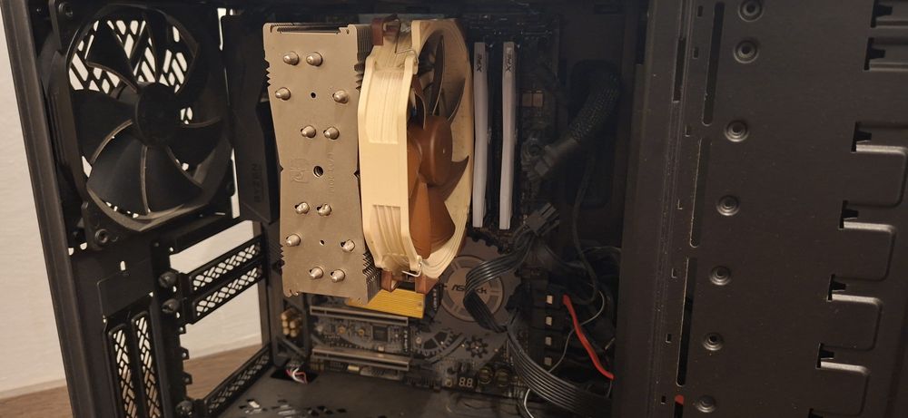 Продавам Threadripper 1900X, ASRock X399, 64GB RGB, 1TB NVMe, 1200W Corsair.