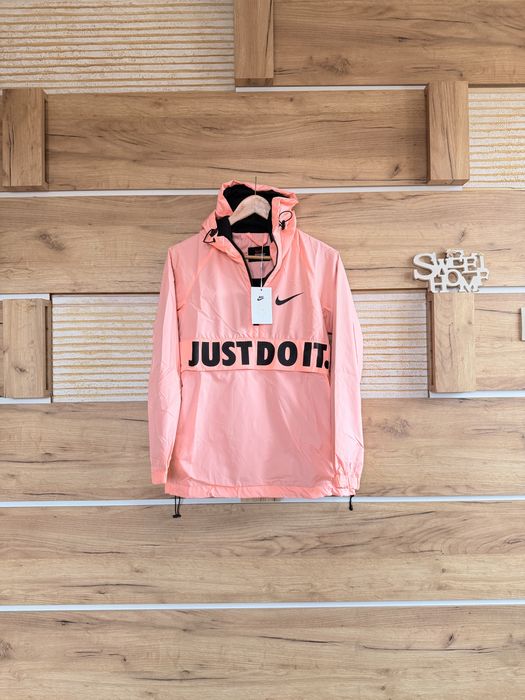Разкошна суперсвежа ветровка Nike