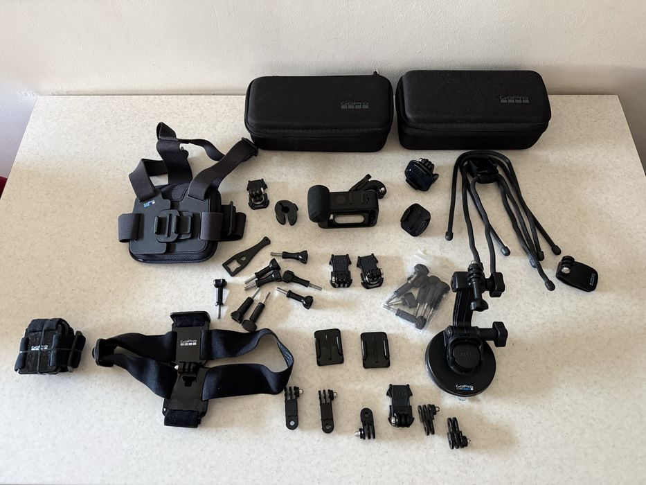 Go Pro Hero 11 mini si GoPro Hero 11 Black enduro baterii accesorii ventuza ham prinderi merg si pe Dji Action sau Insta360  incarcatoare