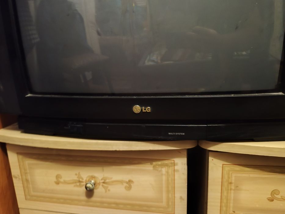 Продам телевизор и видеомагнитафон LG