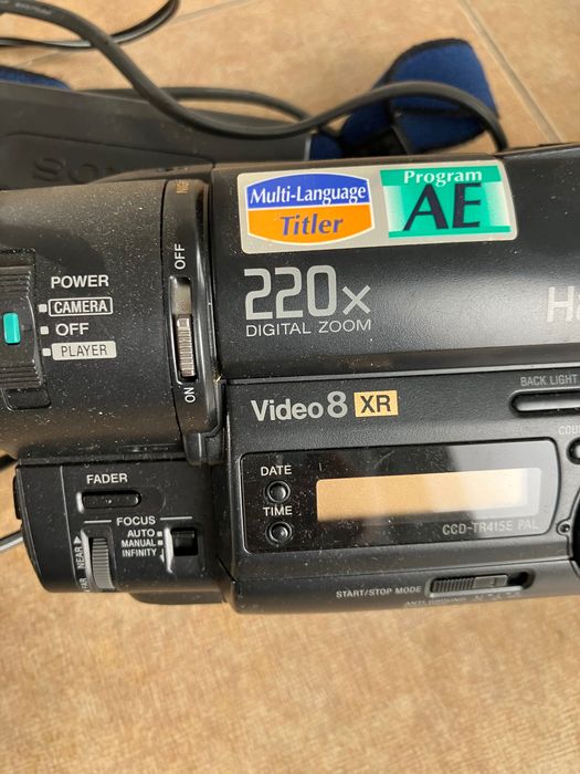 Vând camera de filmat Sony