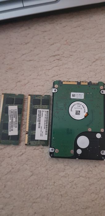 Лаптопи за части.