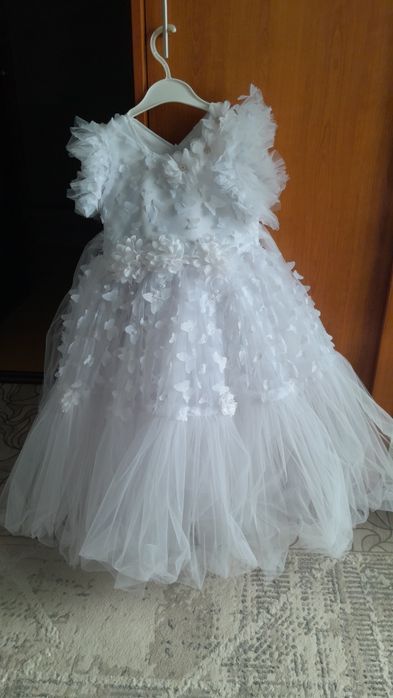 Продам платье. На девочку 10 лет.