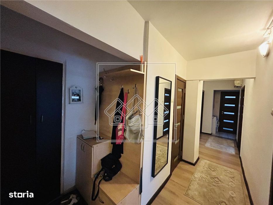 Ap decomandat, 4 camere, balcon - Zona Mihai Viteazu