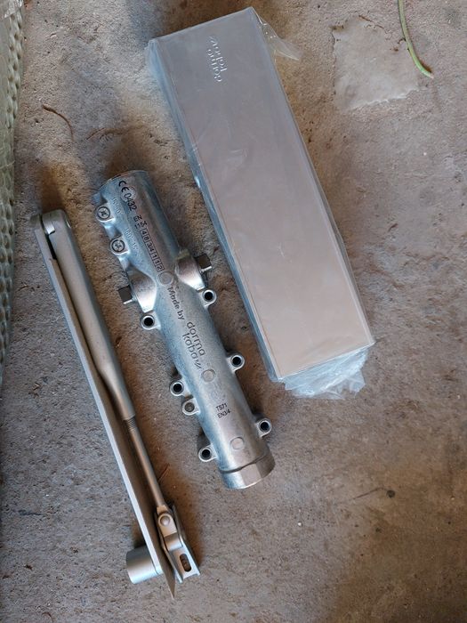 Дверной доводчик марки Dormakaba