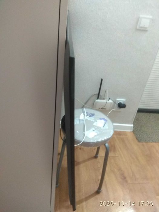 Samsung  4К ТВ с полоской