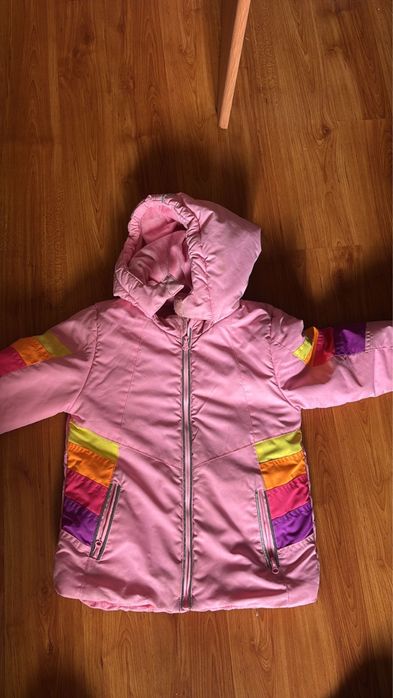 Продам куртки на девочку