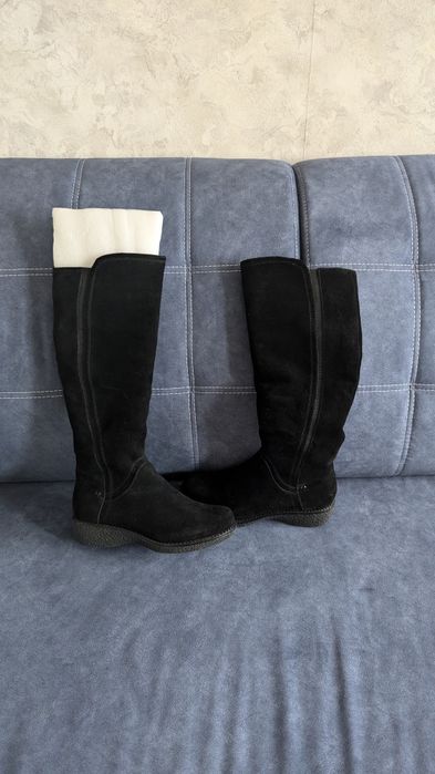 Продам новые зимние сапоги .