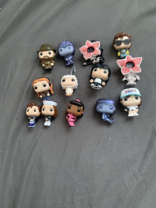 продам фигурки stanger things за две фигурки 3000 за 1 500