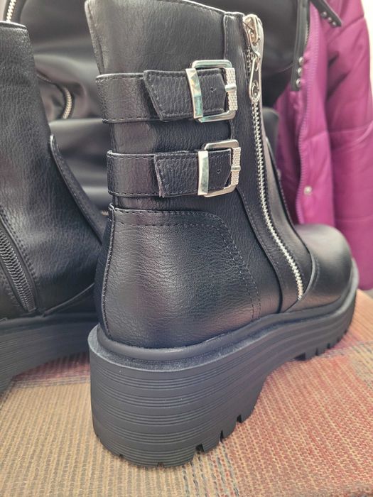 Новые ботинки Guess