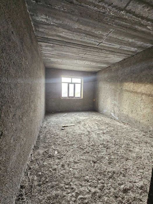 РЕГИСТОН срочно квартира сотилади 3 х 115 км 2 этажда