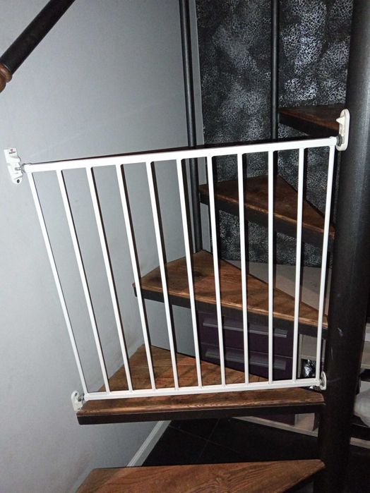 Предпазна преграда за врата или стълбище бебешка стая
