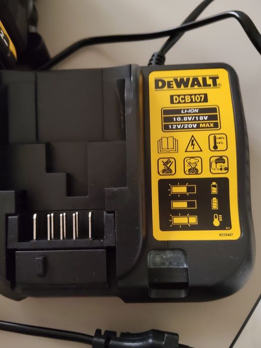 Nivela Laser Dewalt si  Milwaukee cu 16 lumini
