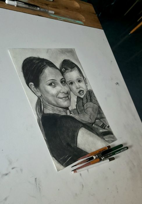 Портрет по поръчка от снимка. Реалистичен, с молив.