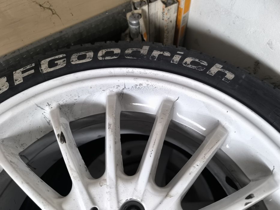 Сликове 16 190 600 17 610 225